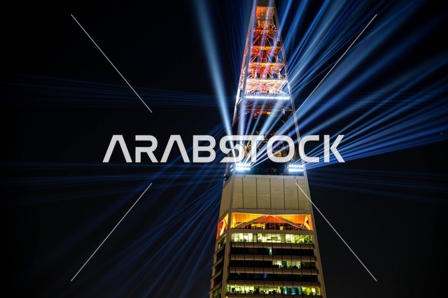 برج الفيصلية في الرياض عرض أضواء ليزر ليلي