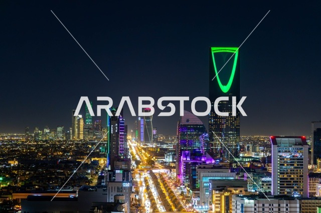 أفق مدينة الرياض وبرج المملكة في الليل
