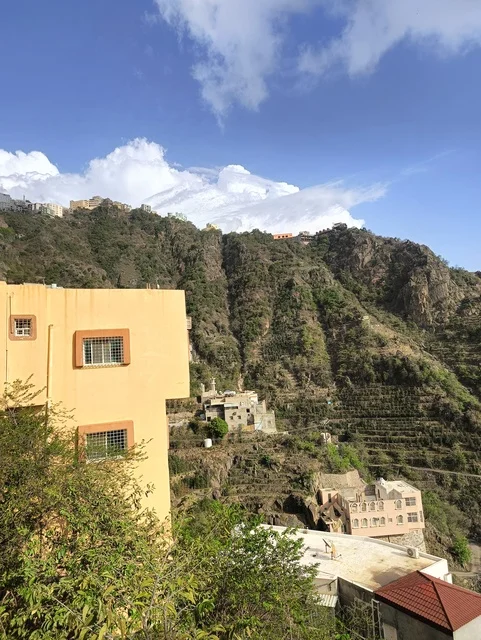 جبال فيفاء جازان المنازل والمنحدرات الخضراء