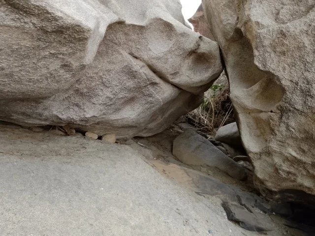 التشكيلات الصخرية الطبيعية والكتل الحجرية في الباحة