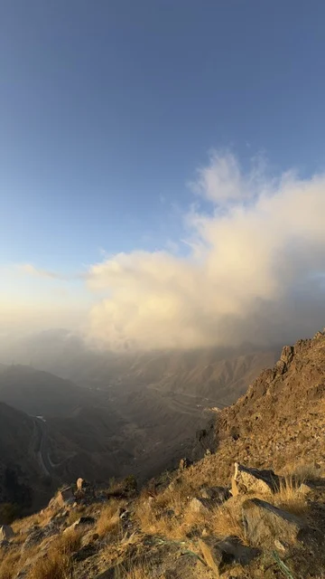 جبال السروات في أبها مع السحب وقت الغروب