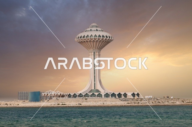 خزان مياه الخبر في المنطقة الشرقية وقت الغروب