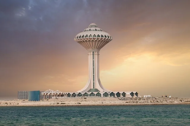 خزان مياه الخبر في المنطقة الشرقية وقت الغروب