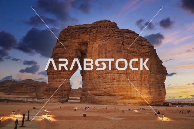 جبل الفيل في العلا السعودية وقت الغروب