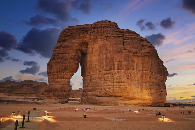 جبل الفيل في العلا السعودية وقت الغروب