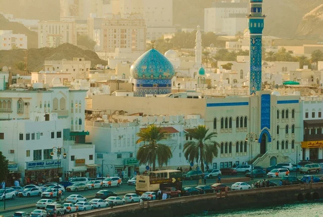 مسجد اللواتيا في كورنيش مطرح مسقط عمان وقت الغروب