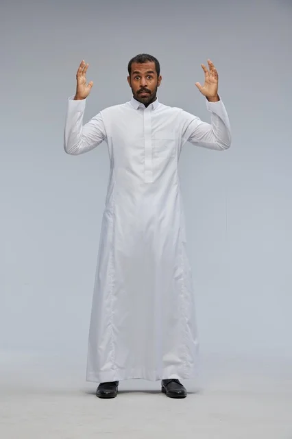 Saudi Man in White Thobe Expressing Shock in Studio