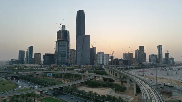 أفق مركز الملك عبدالله المالي الرياض وقت الغروب