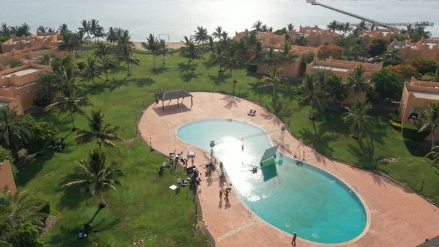 منظر جوي لمنتجع البحر الأحمر مسبح في السعودية