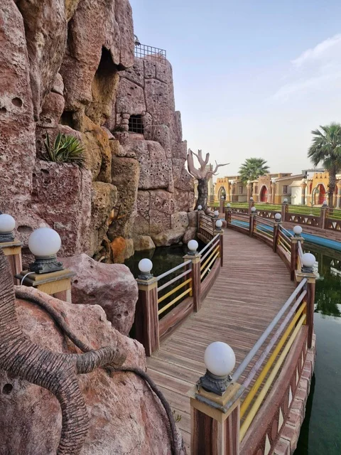 منتزه الخلب المندق الباحة ممر خشبي وصخور اصطناعية