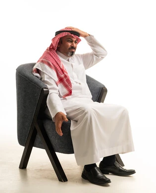 Saudi Man in Traditional Thobe Feeling Stress and Pain
