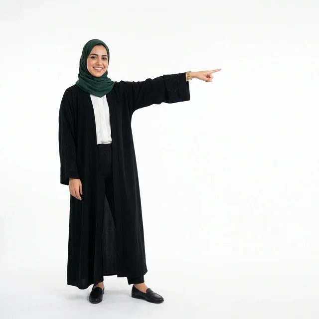 امرأة عربية بالحجاب والعباية تشير على خلفية بيضاء