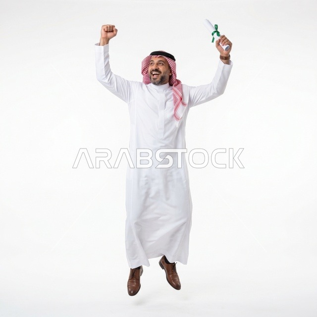 رجل سعودي يقفز حاملاً شهادة التخرج بخلفية بيضاء