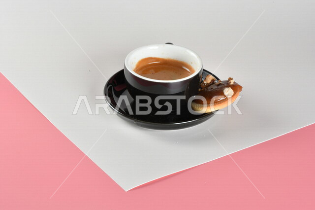 Close-up of a foam coffee cup with a delicious piece of candy, hot cappuccino drink, espresso coffee, delicious hot drinks, hot coffee cup, colorful background