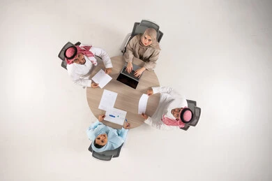 اجتماع رجال وسيدات أعمال سعوديين من الأعلى