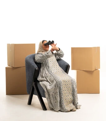 Saudi Woman in Jalabiya with Binoculars and Boxes