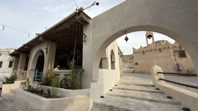 عمارة تقليدية بجوار قلعة تاروت في القطيف السعودية