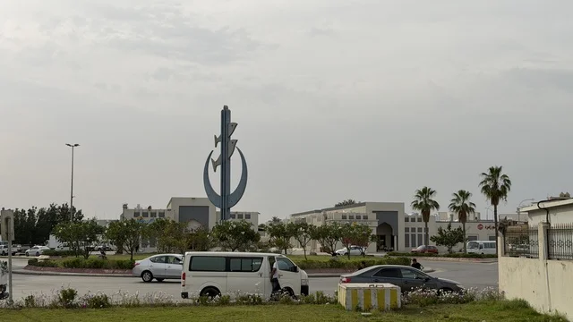 دوار مجسم في القطيف بالقرب من قلعة تاروت السعودية
