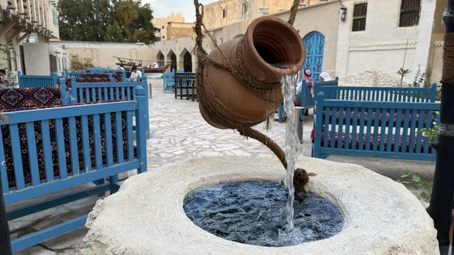 نافورة فخارية تقليدية بجانب قلعة تاروت القطيف