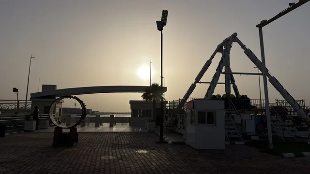قرية الدولفين بالدمام مدينة الملاهي وقت الغروب