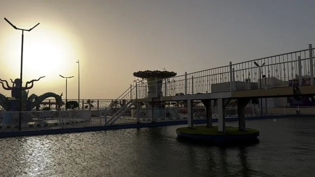 قرية الدولفين الدمام منتزه الواجهة البحرية وقت الغروب