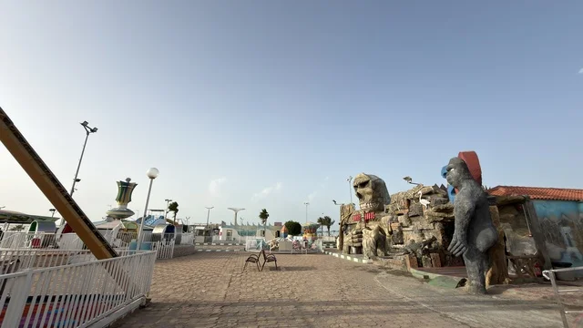 مدينة ملاهي قرية الدولفين في الدمام السعودية