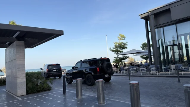 Marfa Jwar Al Khobar Modern Outdoor Cafe and SUVs Marfa Jwar Al Khobar Modern Outdoor Cafe and SUVs