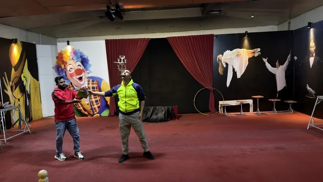 عرض سيرك في قرية الدولفين بالدمام السعودية