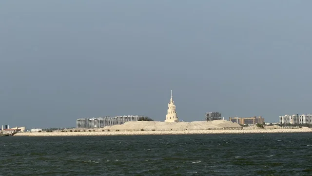 قرية الدولفين معلم سياحي بالدمام وأفق الواجهة البحرية