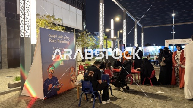 فعالية الرسم على الوجه في أجدان ووك بالخبر ليلاً