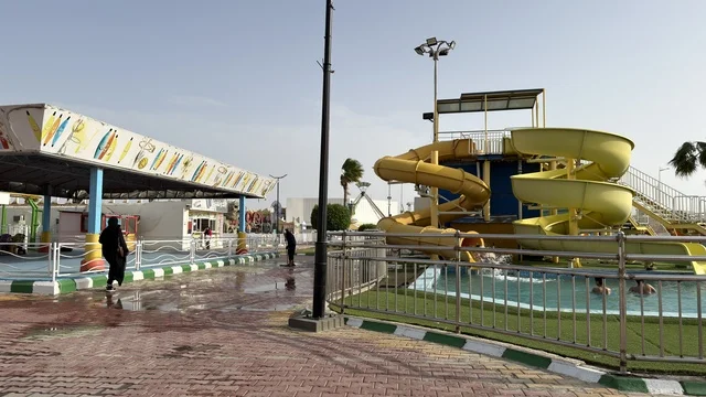 جلسات خارجية في قرية الدولفين بالدمام على البحر