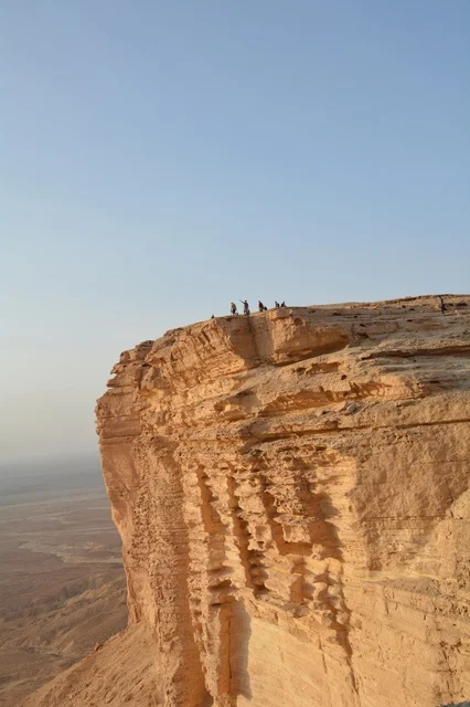 حافة العالم جبل فهرين بالرياض تضاريس طبيعية حافة العالم جبل فهرين بالرياض تضاريس طبيعية