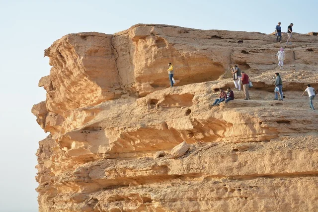 حافة العالم الرياض جبال طويق سياحة طبيعية