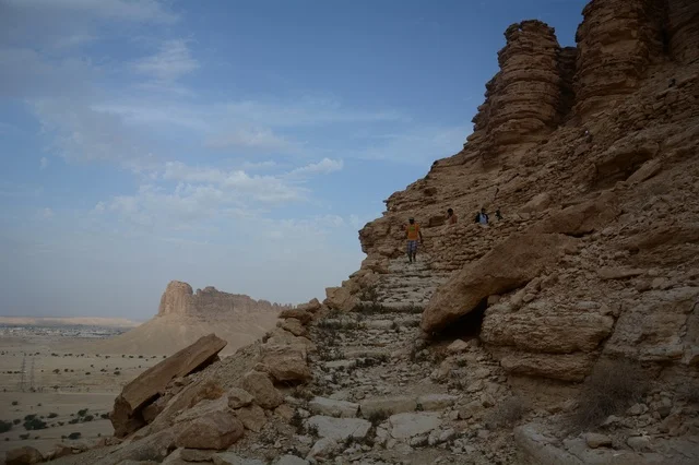 مسار الجمال بالرياض ممر جبلي للتنزه في السعودية