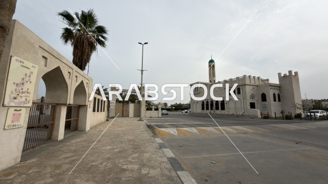 قلعة تاروت والمسجد والعمارة التقليدية في القطيف بالسعودية