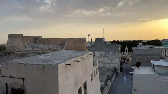 قلعة تاروت التاريخية والعمارة القديمة في القطيف وقت الغروب