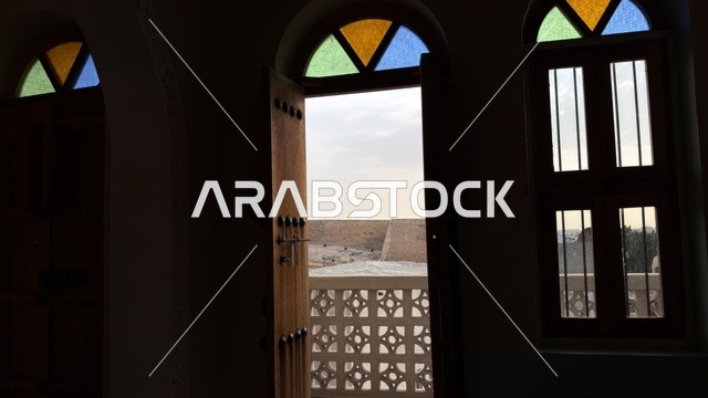 إطلالة قلعة تاروت بالقطيف من نافذة تراثية