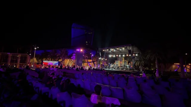 حفل موسيقي ليلي خارجي في مركز إثراء الظهران