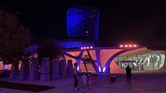 مركز إثراء الظهران السعودية في الليل