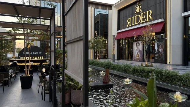 Seafront Mall Qatif Modern Outdoor Shopping Area
