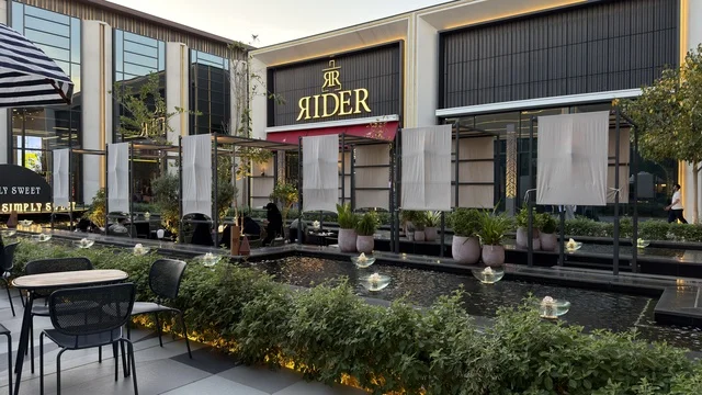 Sea Front Al Qatif Outdoor Dining and Water Feature