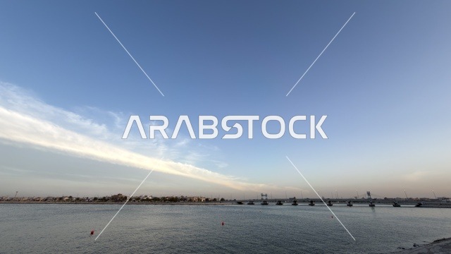 الواجهة البحرية في القطيف مع سماء زرقاء صافية