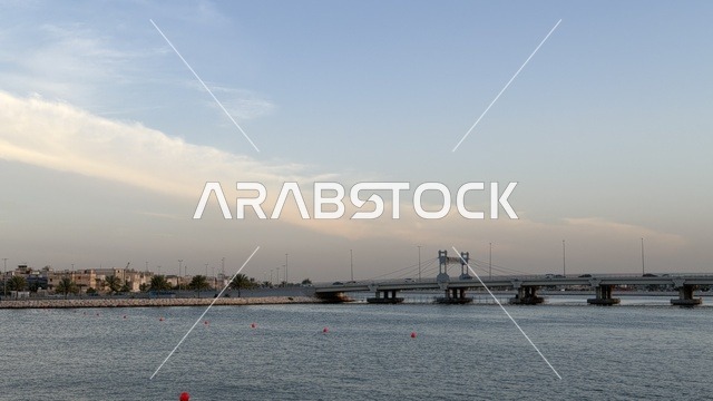 إطلالة على واجهة القطيف البحرية والجسر في السعودية
