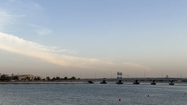 جسر واجهة القطيف البحرية ومنظر ساحل الخليج العربي