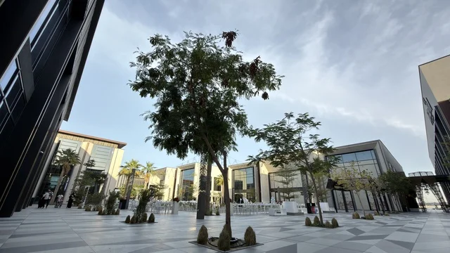 العمارة الحديثة في ساحة سي فرونت القطيف السعودية