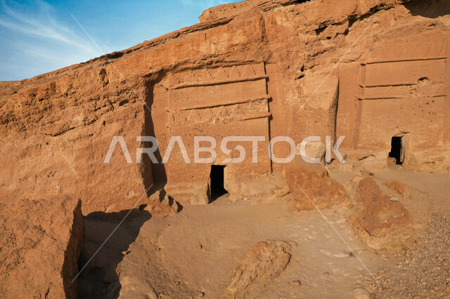 مدائن النبي شعيب في مدينة البدع ( مدين ) شمال السعودية ، البيوت والمعابد الأثرية المنحوتة في الصخور ، مغاير شعيب في مدينة البدع في منطقة تبوك في المملكة العربية السعودية ، المعالم الاثرية السياحية في السعودية