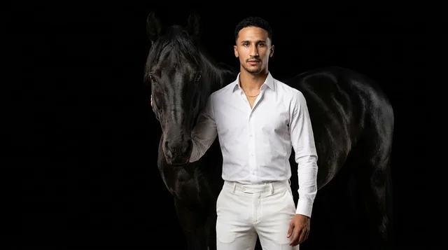 رجل سعودي مع خيل أسود في الاستوديو