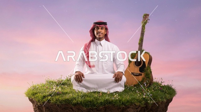 رجل سعودي يتأمل على جزيرة طافية مع جيتار