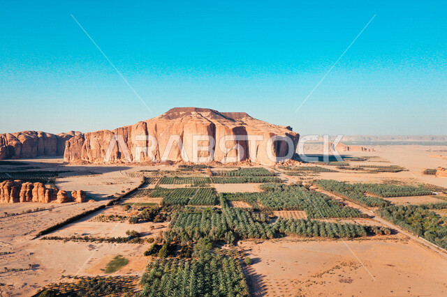 صورة إبداعية لجبل الحوارة في محافظة العلا بالمملكة العربية السعودية ، أماكن سياحية بالسعودية ، معالم تاريخية وأثرية قديمة في بلدة العلا القديمة ، المناطق الصحراوية في محافظة العلا ، المرتفعات الجبلية والتكوينات الصخرية الطبيعية بالعلا