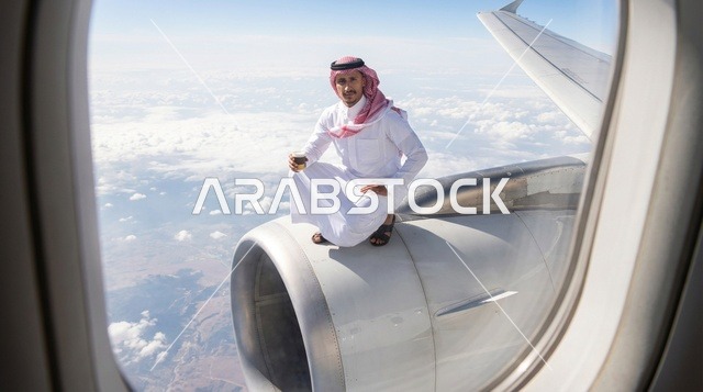 رجل سعودي يجلس على محرك طائرة في الجو